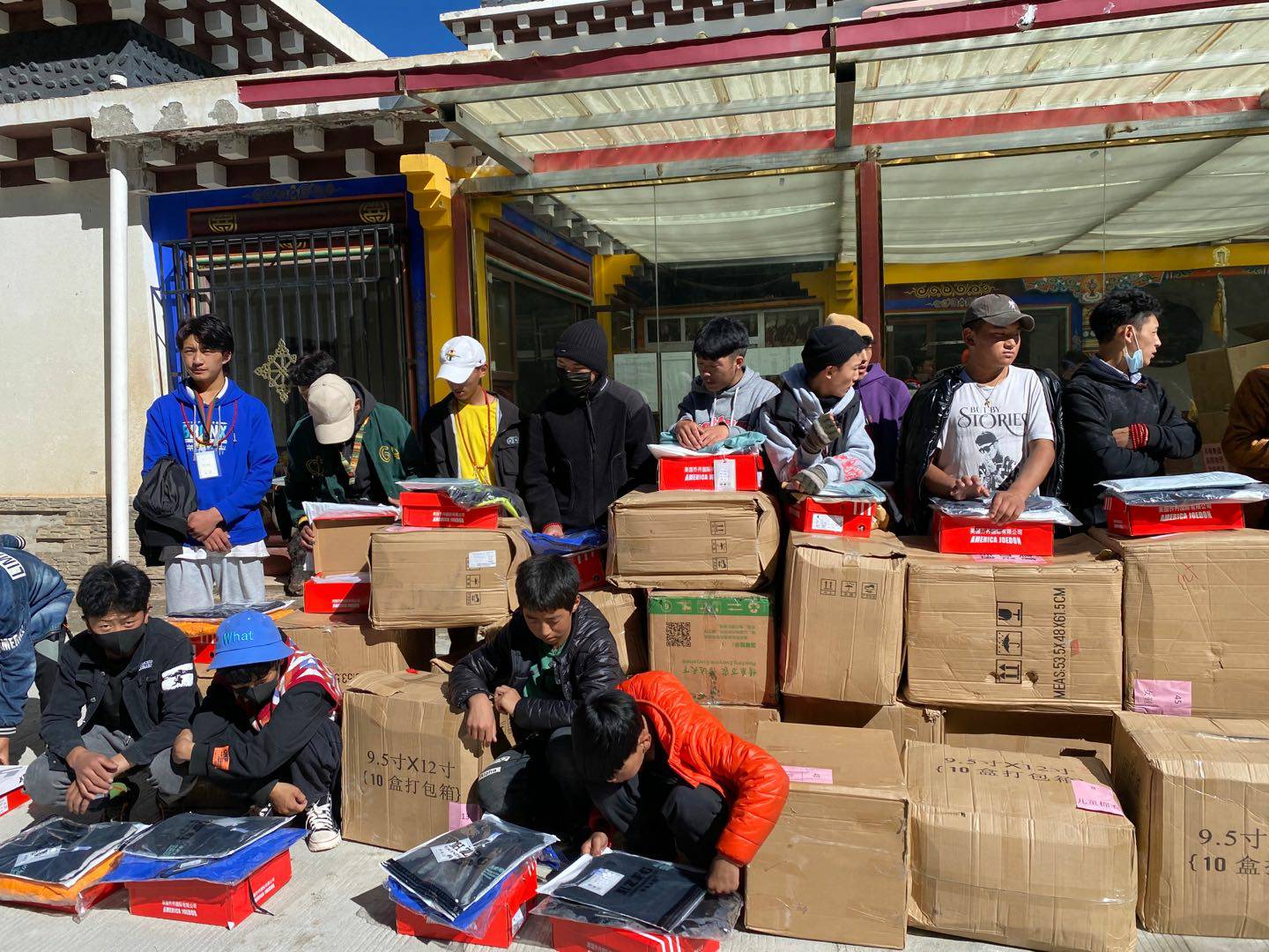 宁波贤宇美术教育培训有限公司公益回顾丨家国同欢月同圆 温暖满载甘孜州(图7) 宁波贤宇美术教育培训有限公司公益回顾丨家国同欢月同圆 温暖满载甘孜州(图7)
